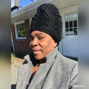 Meet your Posher, Mona